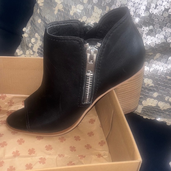 Lucky Brand Black Ankle Booties - Picture 3 of 13